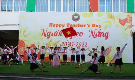 TƯNG BỪNG HỘI DIỄN VĂN NGHỆ KỶ NIỆM 40 NĂM NGÀY NHÀ GIÁO VIỆT NAM 20/11