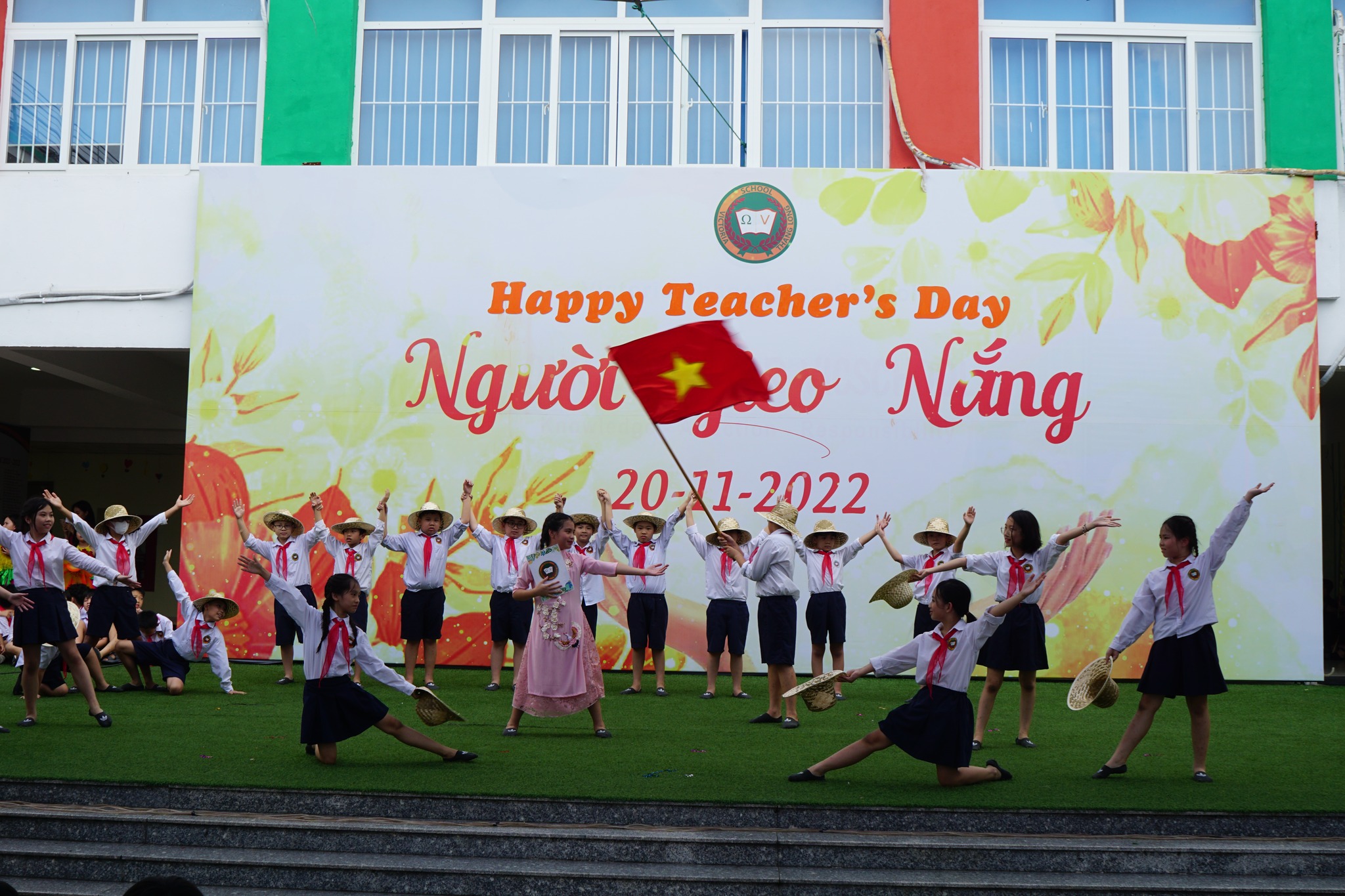 TƯNG BỪNG HỘI DIỄN VĂN NGHỆ KỶ NIỆM 40 NĂM NGÀY NHÀ GIÁO VIỆT NAM 20/11