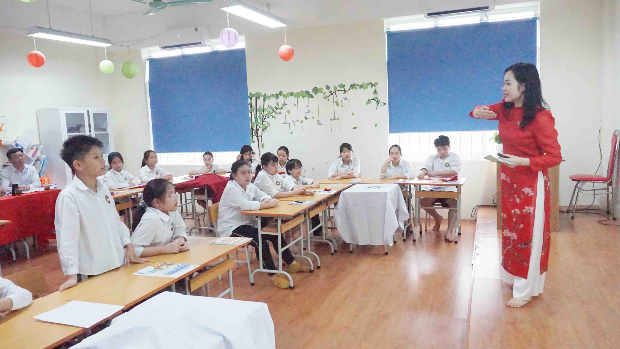 KĨ NĂNG THUYẾT TRÌNH VÀ TRANH BIỆN TRONG GIỜ HỌC TIẾNG ANH Ở VICTORIA THĂNG LONG