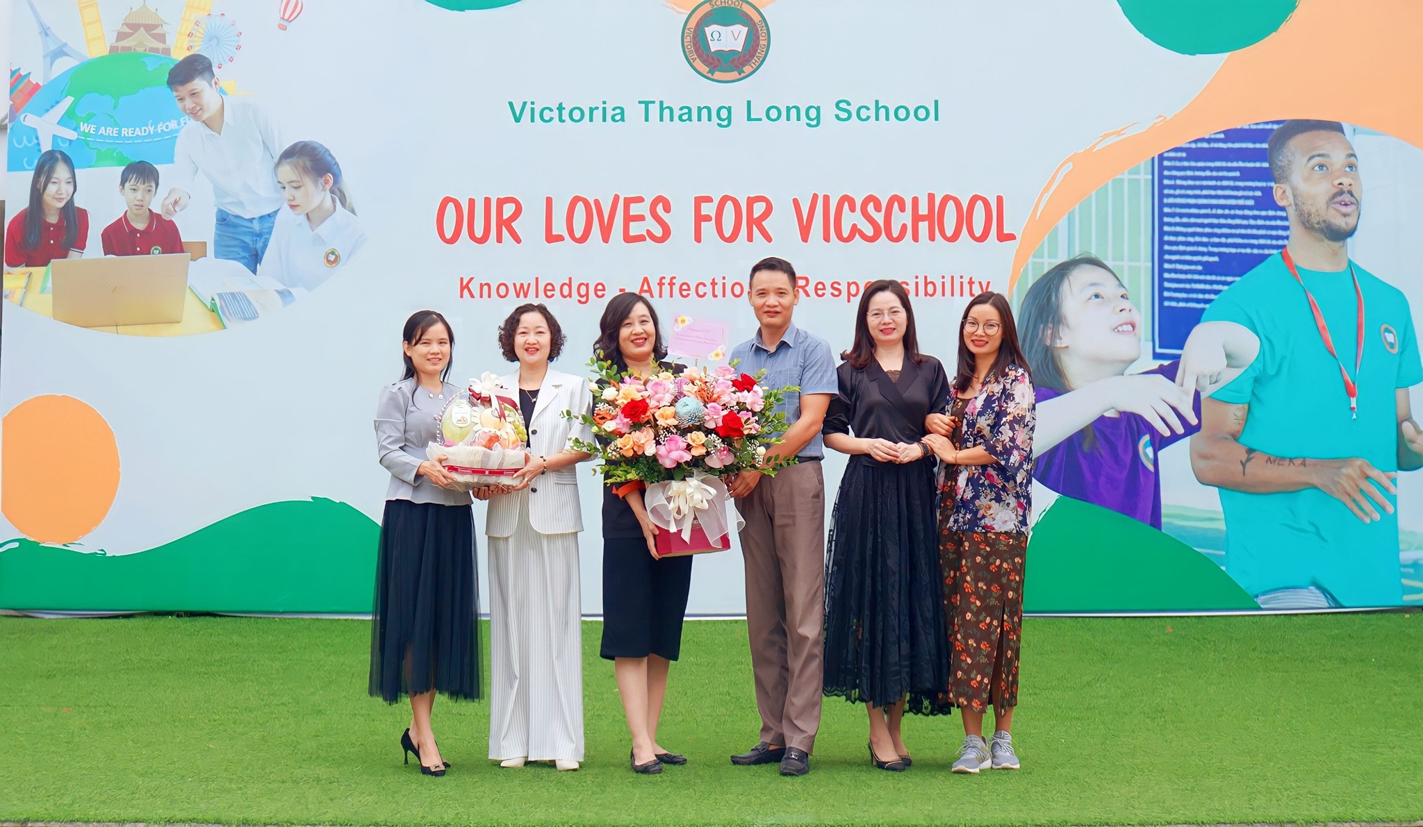 BAN ĐẠI DIỆN CHA MẸ HỌC SINH TRƯỜNG CHÚC MỪNG CBGVNV NỮ VICSCHOOL NHÂN NGÀY PHỤ NỮ VIỆT NAM 20-10