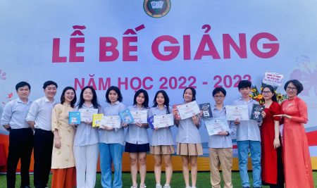 VICSCHOOL TRAO TẶNG PHẦN THƯỞNG VÀ GIẤY KHEN CHO CÁC VICSERS ĐẠT KẾT QUẢ CAO TẠI DỰ ÁN TIẾNG ANH “CLEAN – LIVING & GREEN LIVING” – Năm học 2022 – 2023