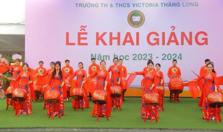 “Người thầy nghiêm khắc với học trò trước hết phải là người thầy mẫu mực và nghiêm khắc với chính mình”
