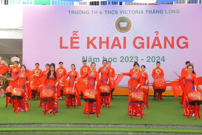 “Người thầy nghiêm khắc với học trò trước hết phải là người thầy mẫu mực và nghiêm khắc với chính mình”