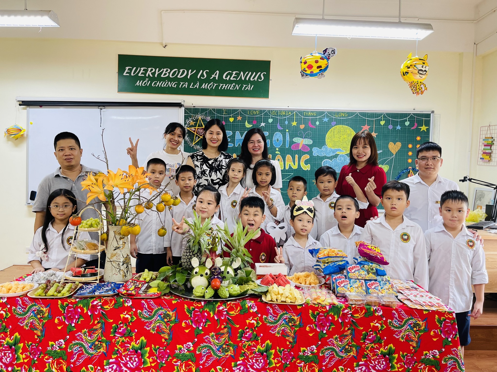 TẾT TRUNG THU VUI TƯƠI, RỘN RÀNG VÀ ĐẦY Ý NGHĨA CỦA THẦY TRÒ TRƯỜNG TH & THCS VICTORIA THĂNG LONG