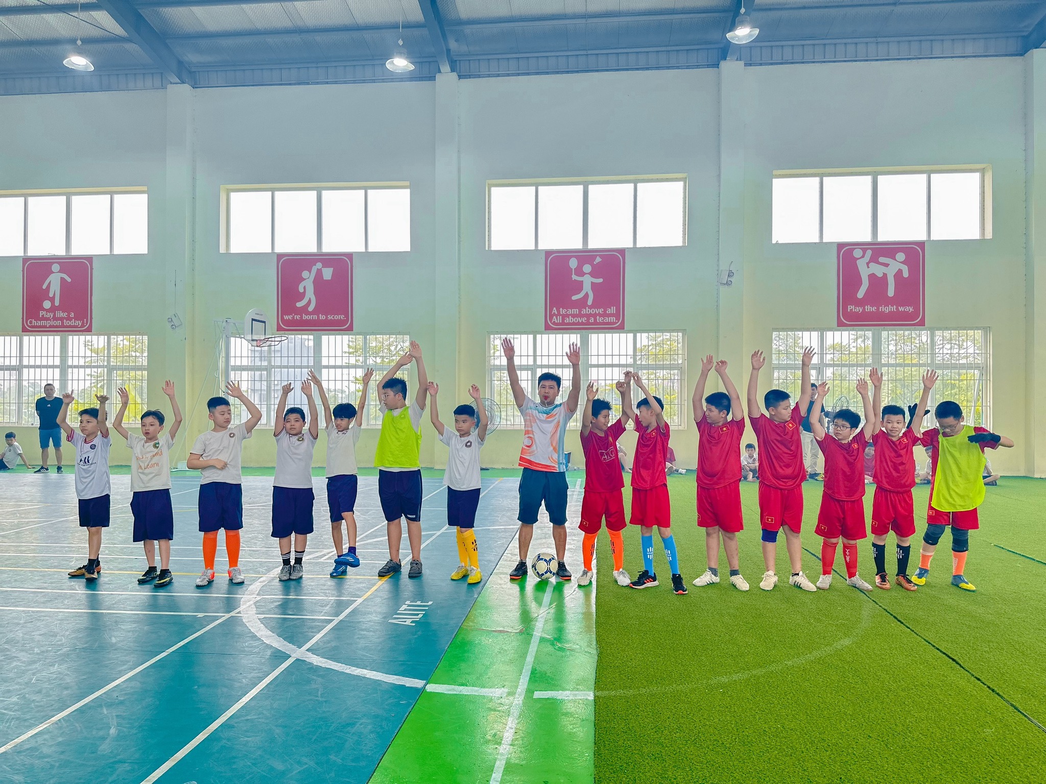 CHUNG KẾT GIẢI VÔ ĐỊCH BÓNG ĐÁ VICSCHOOL: ĐOÀN KẾT & HẾT MÌNH