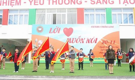 Giờ chào cờ đầu tháng 12 tại Vicschool: tuyên dương các tập thể đạt thành tích xuất sắc và các học sinh tiêu biểu tháng 11