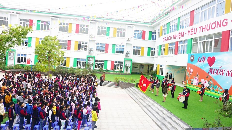 Lễ chào cờ đầu tháng 12 tại Victoria Thăng Long