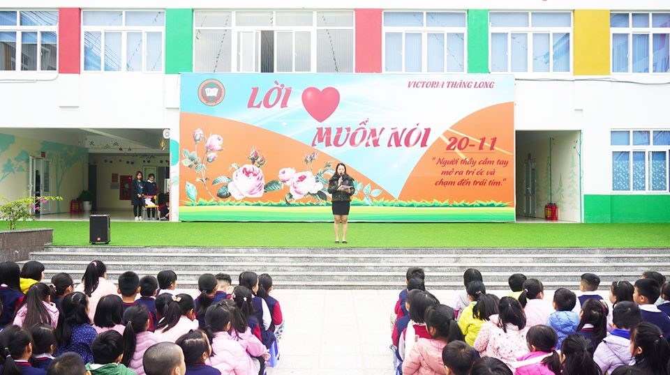 Lễ chào cờ đầu tháng 12 tại Victoria Thăng Long