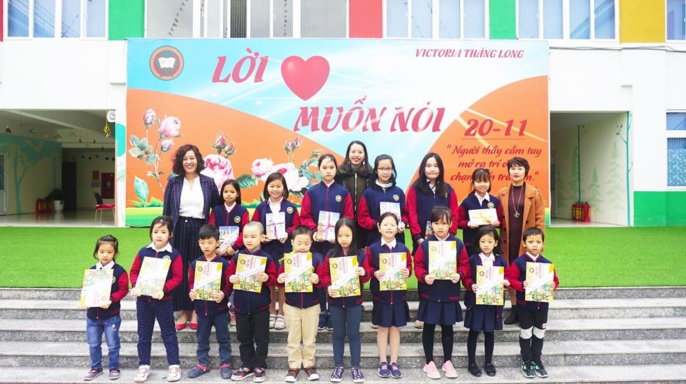 Lễ chào cờ đầu tháng 12 tại Victoria Thăng Long