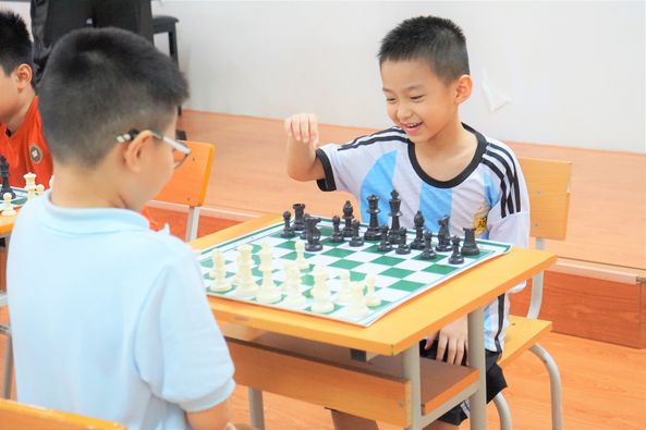 TƯNG BỪNG VÒNG LOẠI GIẢI CỜ VUA VICSCHOOL