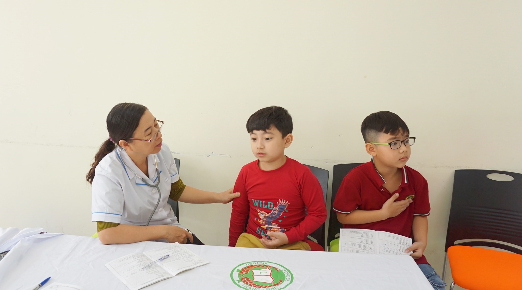 Khám sức khỏe định kỳ cho học sinh tại Victoria Thăng Long