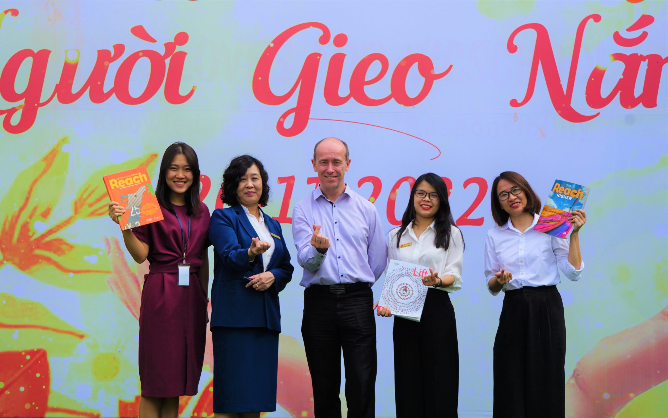 Victoria Group (các trường thành viên) hợp tác với NGL triển khai chương trình và đào tạo giáo viên